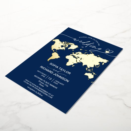 の結婚目的地の世界地図タイポグラフィ金ゴールド海軍 箔招待状 (回転した状態)