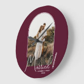 の結婚Arch Photo Burgundy ラージ壁時計 (傾斜)