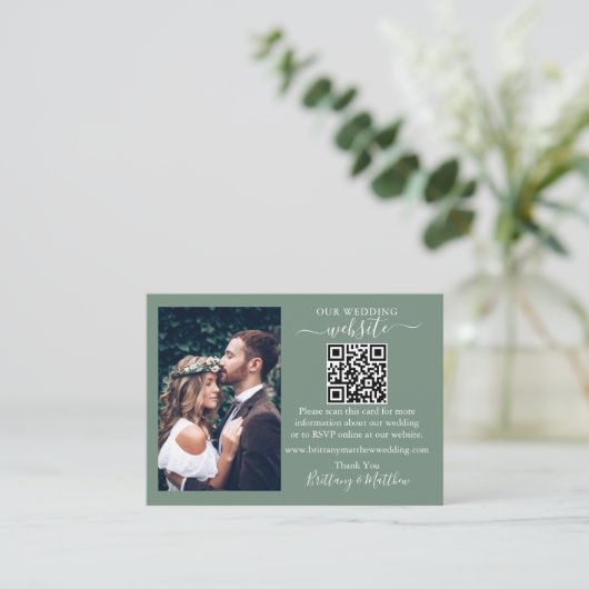 の結婚WebサイトミニマルQRフォトセージグリーン エンクロージャーカード (スタンド正面)