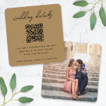 の結婚Webサイト | QRコード金ゴールドミニマル写真RSVP エンクロージャーカード<br><div class="desc">クラシックシンプルの背景にの白の自然なスクリプトタイポグラフィを持つミニマルデザインフォントのwebサイトの写真エンクロージャカードスタイリッシュは、非公式の手書きを持つ金ゴールドの背景にエレガント。文字は簡単にあなたのタイトルパーソナライズされた、のウェブサイト結婚、スキャン可能なQRコード、メッセージと写真と一緒に楽しむことができまユニークす結婚あなたの友人と家族に近い特別な日まで保の種のデザインの一つのために。表示される画像はイラストレーション目的のためにのみ自分の写真に置き換えられる。プレースホルダイメージは、休暇中の写真のためにポーズを取る幸せなカップルの画像である。こもしの製品が救済必要な場合はカスタマイズ、メッセージ連絡ボタンを使って私に連絡してください。</div>