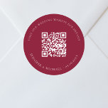 の結婚webサイトQRコード詳細rsvp burgundy ラウンドシール<br><div class="desc">WebサイトのURL結婚を追加する。詳細については、詳細、オンライン出欠。ブルゴーニュ色の背景、白い文字。</div>