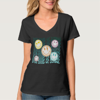 ~の翌年に学校の最終日が楽しく過ごす Tシャツ