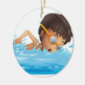 の若い男の子の水泳黄色いゴーグル セラミックオーナメント (左)