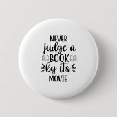 の読芸は映画では決して本を判断しない 缶バッジ (正面)