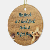 の読At Theビーチブッククラブグループブックワーム セラミックオーナメント (左)