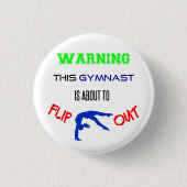の警告この体操選手はボタンをフリップしようとしている 缶バッジ (正面)