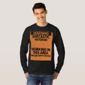 の警告皮肉な歴史家の職業 Tシャツ (正面フル)