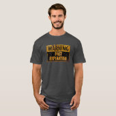 の警告過去の有効期限 – ダーティ・メタルの危険信号 Tシャツ (正面フル)