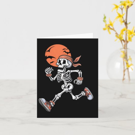 の走スケルトン面白いハロウィーンの仮装の男性の女性 カード (黄色い花)