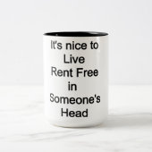 の頭の中で家賃を無料で暮らすのは嬉しい ツートーンマグカップ (中央)