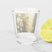 の黄色ぶら下がったい蘭の熱帯花 ショットグラス (裏面)