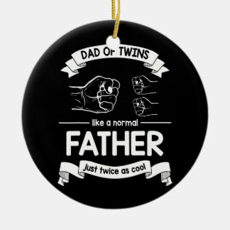 ～の2倍の普通の父親のような双子のパパ セラミックオーナメント