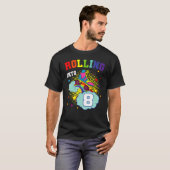 の8ロー転がラースケート誕生日スケートで滑る日 Tシャツ (正面フル)