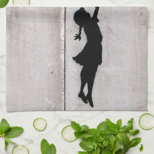 はえの遠くにな小さな女の子の落書きの芸術の皿タオル キッチンタオル (折り畳み)