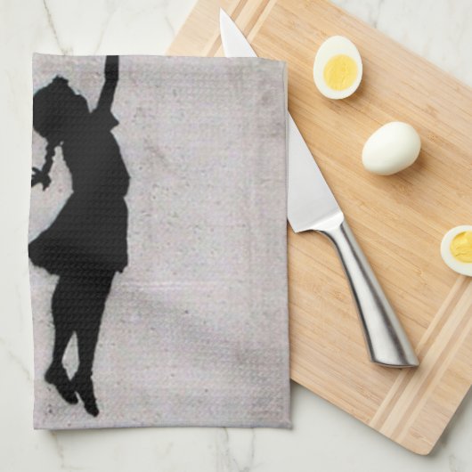 はえの遠くにな小さな女の子の落書きの芸術の皿タオル キッチンタオル (四つ折り)