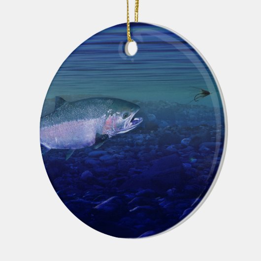 はえを取っているニジマス セラミックオーナメント (左)
