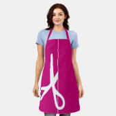 はさみモダン美容師ラズベリーピンク エプロン (着用した状態)