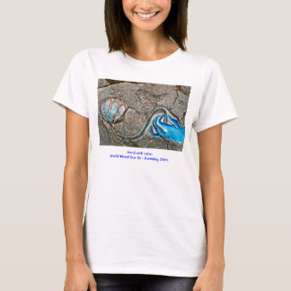 はすまたはTシャツが付いている手 Tシャツ