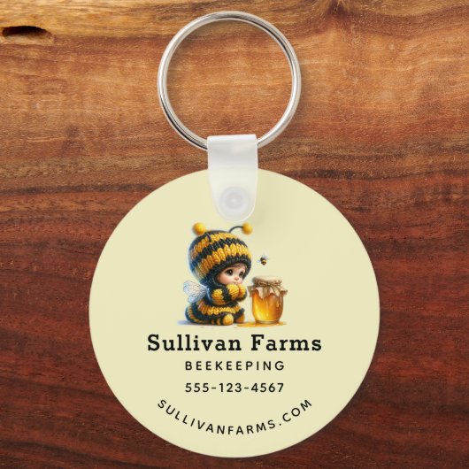 はちみつビジネスが大好きなビーの衣装を着たかわいい女の子|過去記事 キーホルダー (裏面)