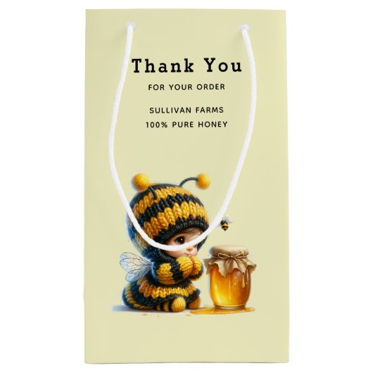 はちみつビジネスが大好きなビーの衣装を着たかわいい女の子|過去記事 スモールペーパーバッグ (裏面)