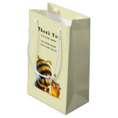 はちみつビジネスが大好きなビーの衣装を着たかわいい女の子|過去記事 スモールペーパーバッグ (裏面アングル)