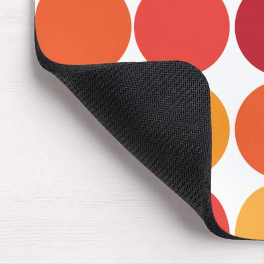 はっきりしたで赤いオレンジ大きい水玉模様の円パターン マウスパッド (コーナー)