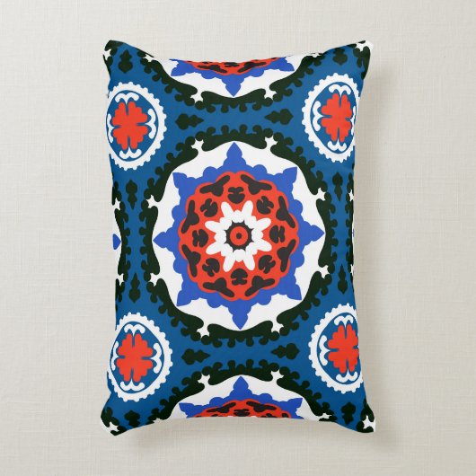 はっきりしたなオーナメントが付いているSuzaniパターン アクセントクッション (正面(垂直))