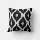 はっきりしたなベージュ白黒種族のイカットの枕 クッション (裏面)