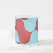 はっきりしたカラフルティール(緑がかった色)ターコイズ赤い波状パターン フロストグラスマグカップ (正面左)