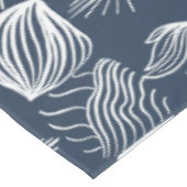 はっきりしたカリブのTribal Mudcloth：ネイビーブルー&ホワイト、 テーブルクロス (アングル)