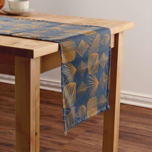 はっきりしたカリブのTribal Mudcloth：ネイビーブルー、金ゴールド ショートテーブルランナー (インサイチュ)