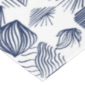 はっきりしたカリブのTribal Mudcloth:白、ネイビーブルー テーブルクロス (アングル)