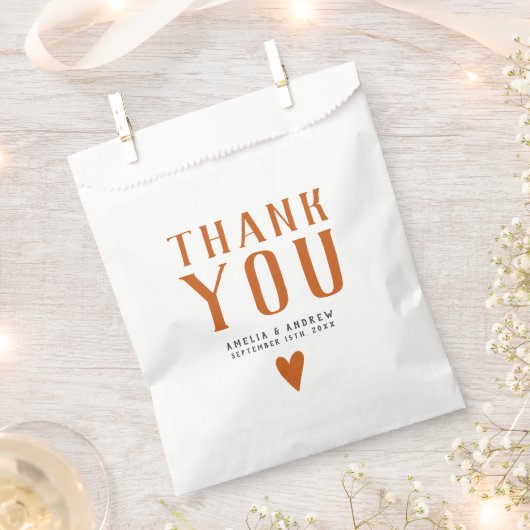 はっきりしたシンプルハート結婚式の引き出物 フェイバーバッグ (クリップ留めされた状態)