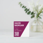 はっきりしたスクリプトBurgundy Qrコード スクエア名刺 (スタンド正面)