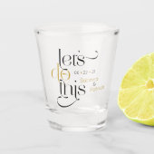 はっきりしたタイポグラフィで日付を保存する ショットグラス (正面)