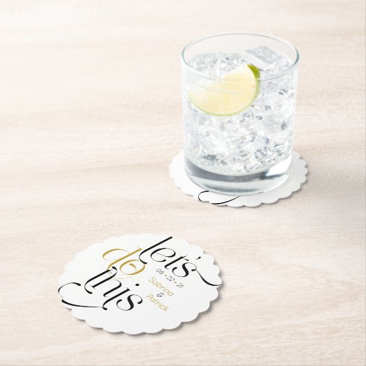 はっきりしたタイポグラフィで日付を保存する ペーパーコースター (インサイチュ)