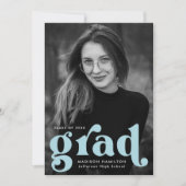 はっきりしたタイポグラフィスカイブルー写真卒業 案内状 (正面)