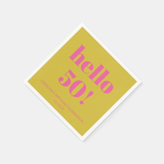 はっきりしたタイポグラフィピンクイエローモダン50誕生日 スタンダードカクテルナプキン (角)