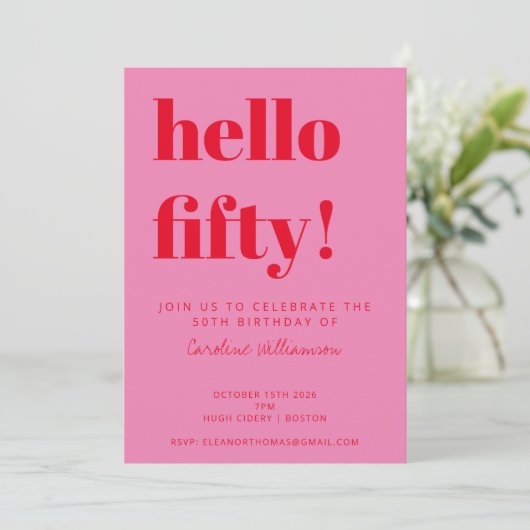 はっきりしたタイポグラフィピンクモダンレッド50誕生日 招待状 (スタンド正面)
