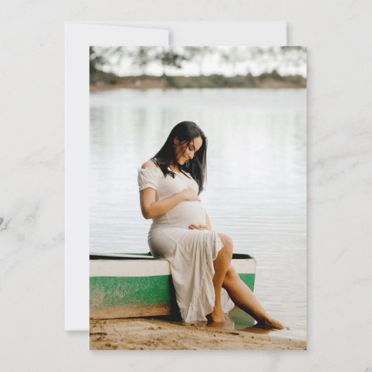 はっきりしたタイポグラフィピンク赤ベビーモダンシャワー写真 招待状 (裏面)