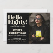 はっきりしたタイポグラフィブモダンラック80誕生日 招待状 (正面)