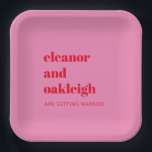 はっきりしたタイポグラフィブライトピンクと赤モダンの結婚値 ペーパープレート<br><div class="desc">はっきりしたタイポグラフィブライトピンクと赤モダンの結婚紙プレート</div>