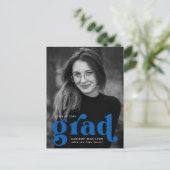 はっきりしたタイポグラフィブルーフォト卒業パーティー インビテーションポストカード (スタンド正面)