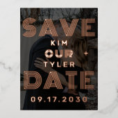 はっきりしたタイポグラフィ写真バラ結婚金ゴールドの救日付 箔招待状ポストカード (正面)