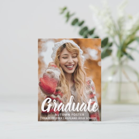 はっきりしたタイポグラフィ写真モダン卒業 案内ポストカード (スタンド正面)