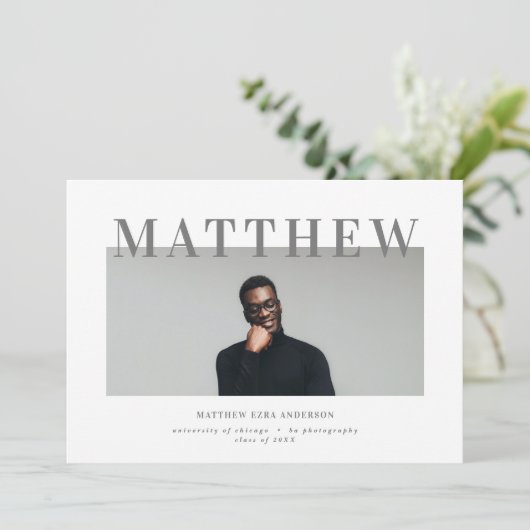 はっきりしたタイポグラフィ写真卒業パーティー招待状 案内状 (スタンド正面)