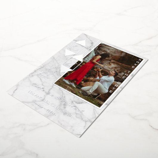 はっきりしたタイポグラフィ白大理石フォトミニマル 箔招待状 (回転した状態)