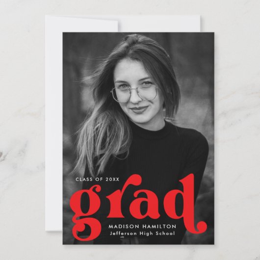 はっきりしたタイポグラフィ赤写真卒業 案内状 (正面)