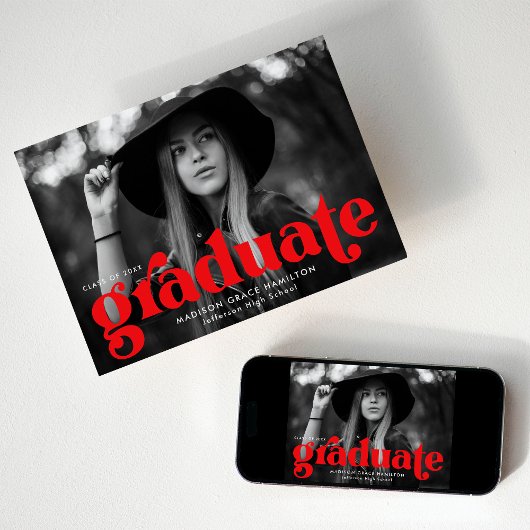 はっきりしたタイポグラフィ赤写真卒業 案内状