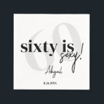 はっきりしたタイポグラフィ60th Birthday Party付き スタンダードカクテルナプキン<br><div class="desc">書道はっきりした60のタイポグラフィはセクシーな誕生日パーティー飲み物のラベルを白黒で飲む。すべての文字は完全にカスタマイズ可能で、他の60は高い製品にマッチ。</div>